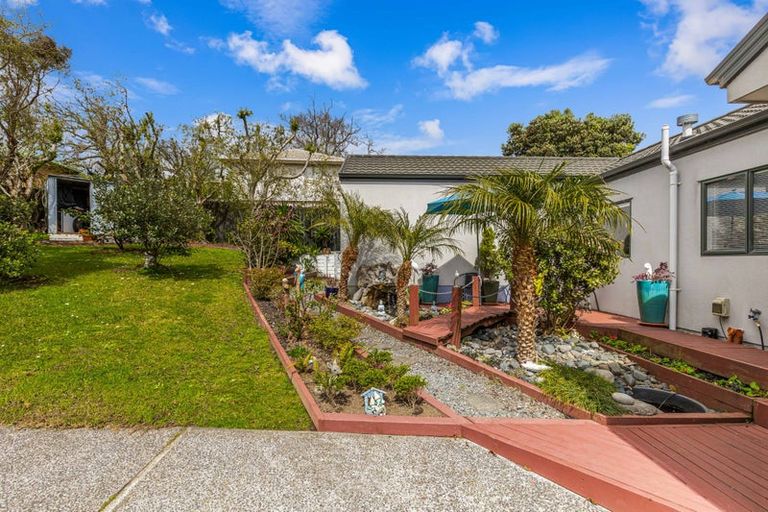 Photo of property in 52 Hewlett Road, Massey, Auckland, 0614