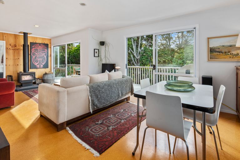 Photo of property in 3 Ferndale Avenue, Leigh, 0985