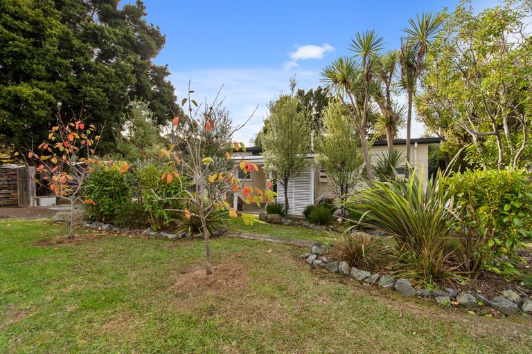 Photo of property in 3 Ferndale Avenue, Leigh, 0985
