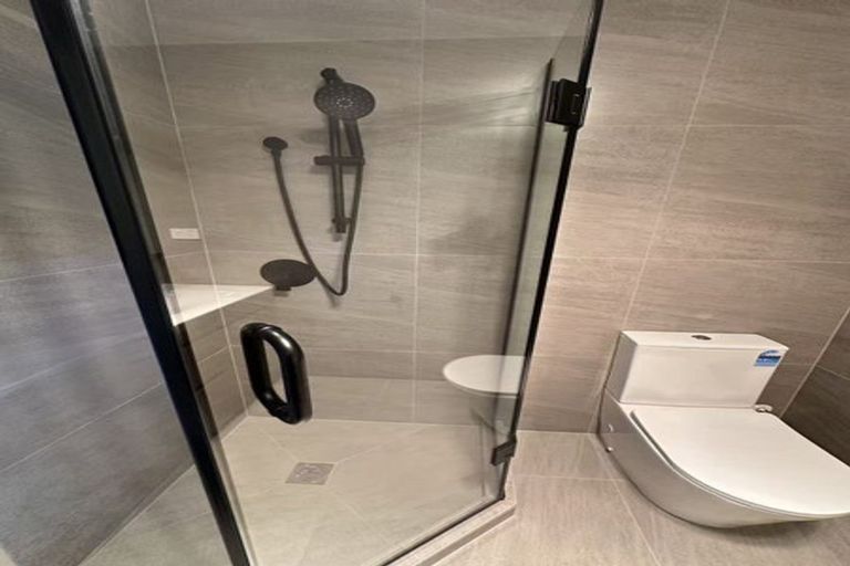 Photo of property in 6d Glennandrew Drive, Half Moon Bay, Auckland, 2012