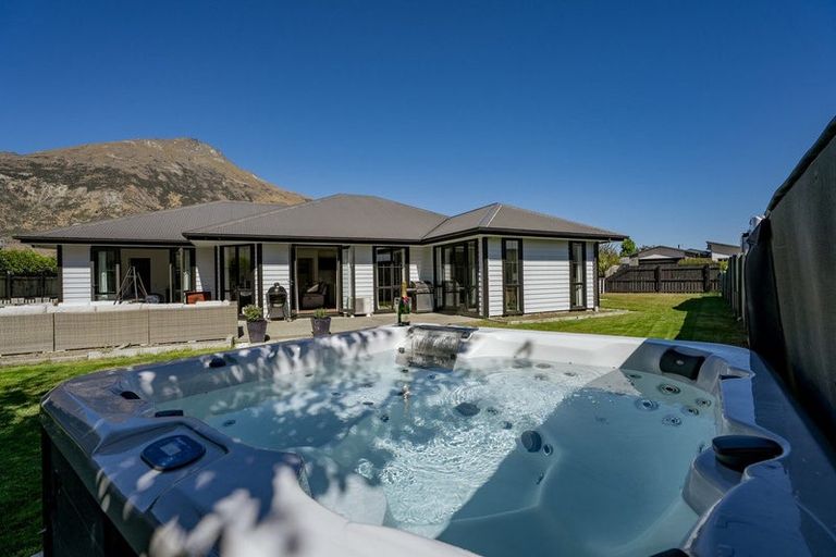 Photo of property in 32 Hope Avenue, Lake Hayes, Queenstown, 9304