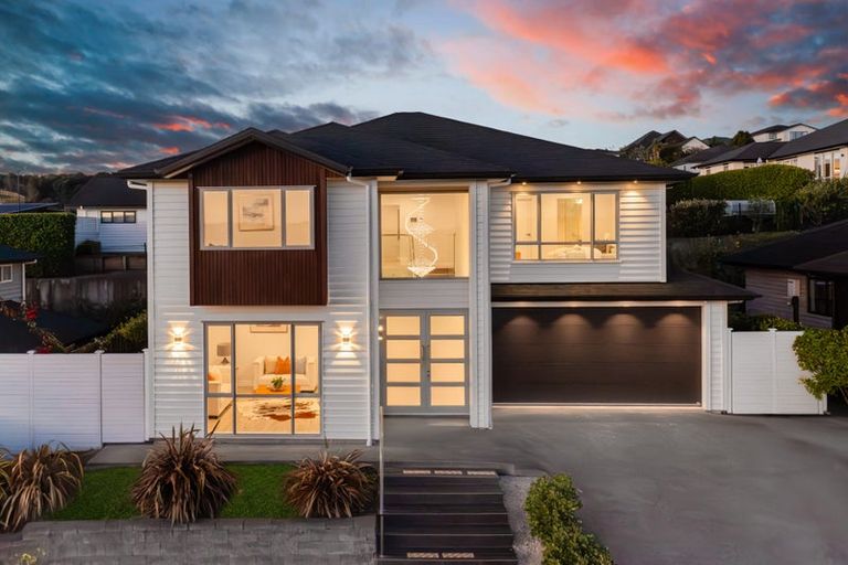 Photo of property in 10 Ian Gordon Lane, Orewa, 0931