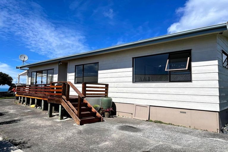 Photo of property in 1425 Whangaparaoa Road, Army Bay, Whangaparaoa, 0930