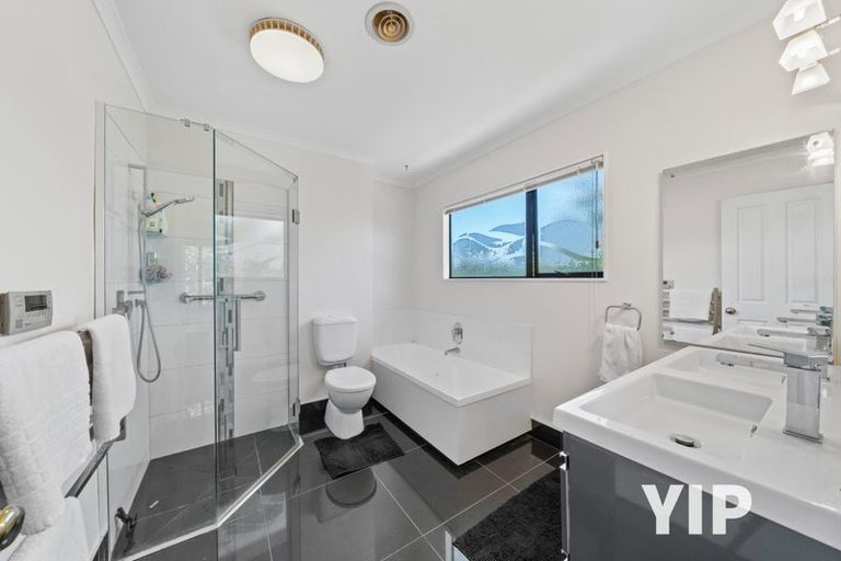 Photo of property in 6 Derry Hill, Churton Park, Wellington, 6037
