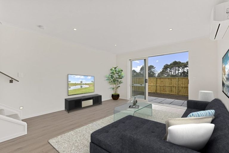 Photo of property in 8 George Mcwhirter Avenue, Massey, Auckland, 0614