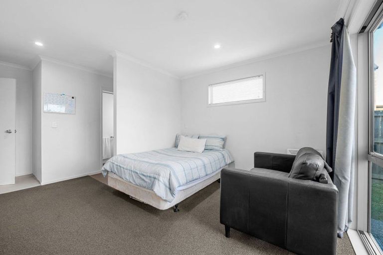 Photo of property in 33 Sandleigh Road, Hamilton Lake, Hamilton, 3204