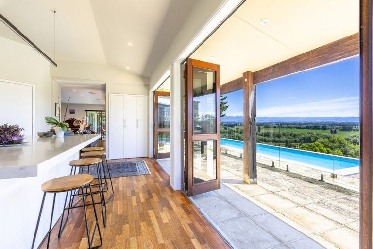 Photo of property in 15 Maharakeke Road, Waipukurau, 4281