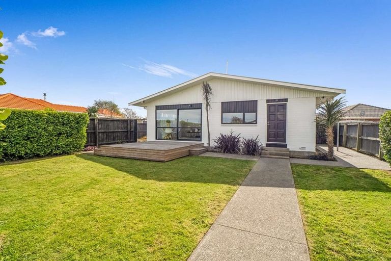 Photo of property in 1/42 Northcote Road, Northcote, Christchurch, 8052