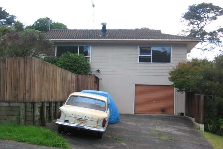 Photo of property in 1/2 Caram Place, Birkenhead, Auckland, 0626