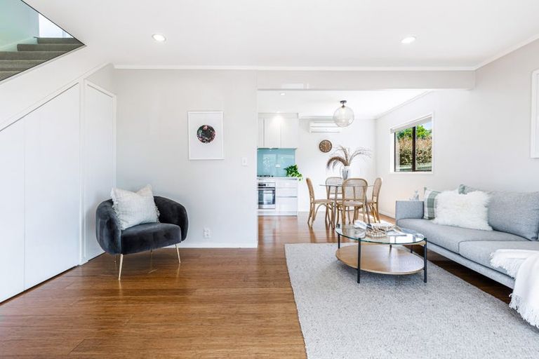 Photo of property in 2/12 Neil Avenue, Te Atatu Peninsula, Auckland, 0610