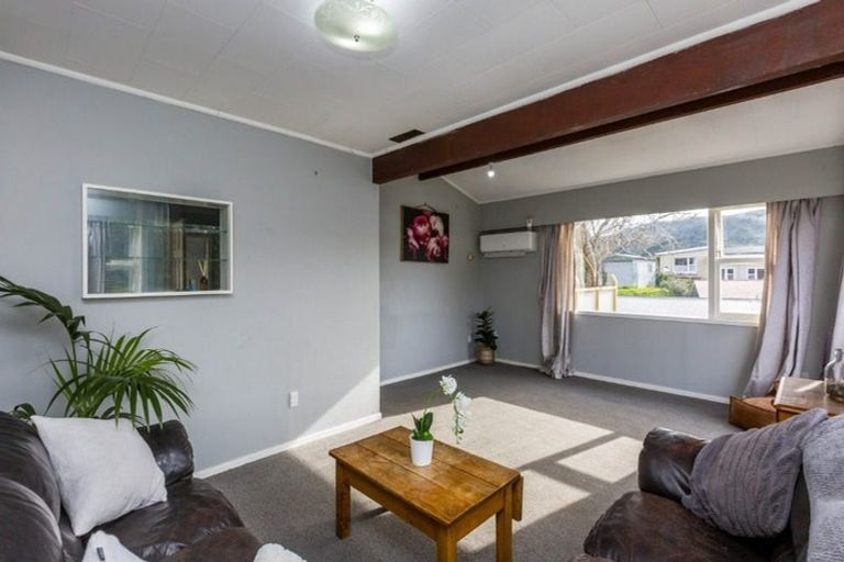 Photo of property in 15 Holborn Drive, Stokes Valley, Lower Hutt, 5019