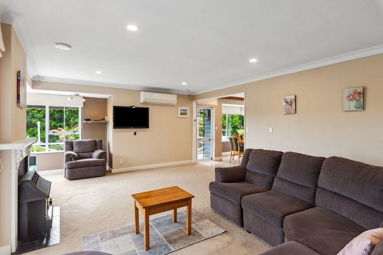 Photo of property in 15b Kakariki Grove, Waikanae, 5036