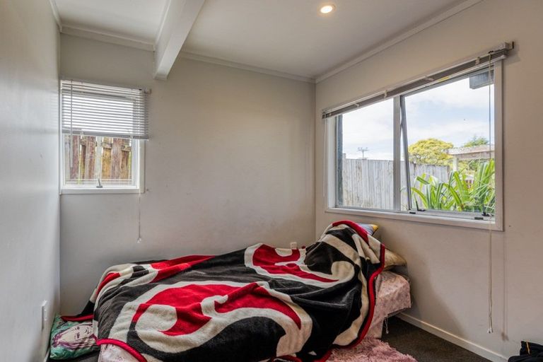 Photo of property in 112 Colwill Road, Massey, Auckland, 0614