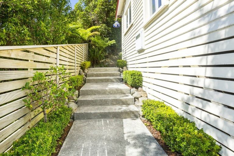 Photo of property in 62 Wyndham Road, Pinehaven, Upper Hutt, 5019