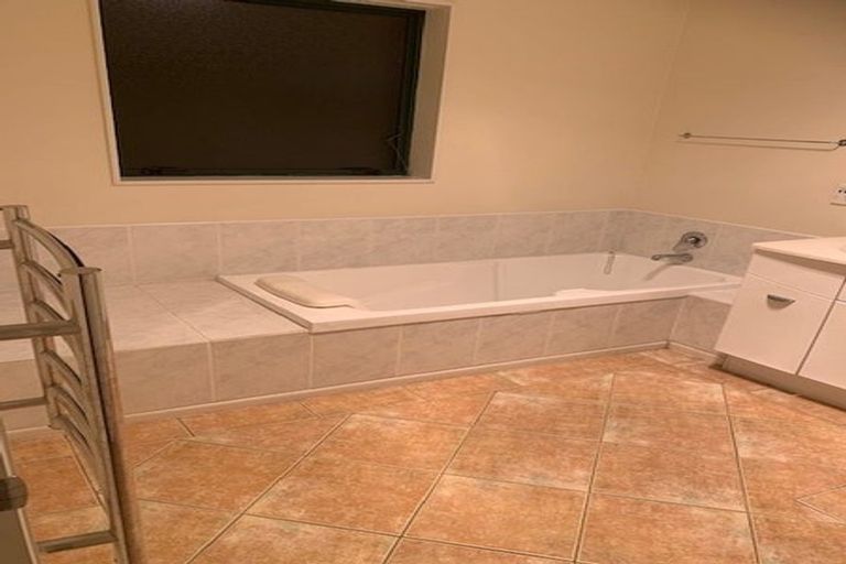 Photo of property in 163 Kilkenny Drive, East Tamaki Heights, Auckland, 2016