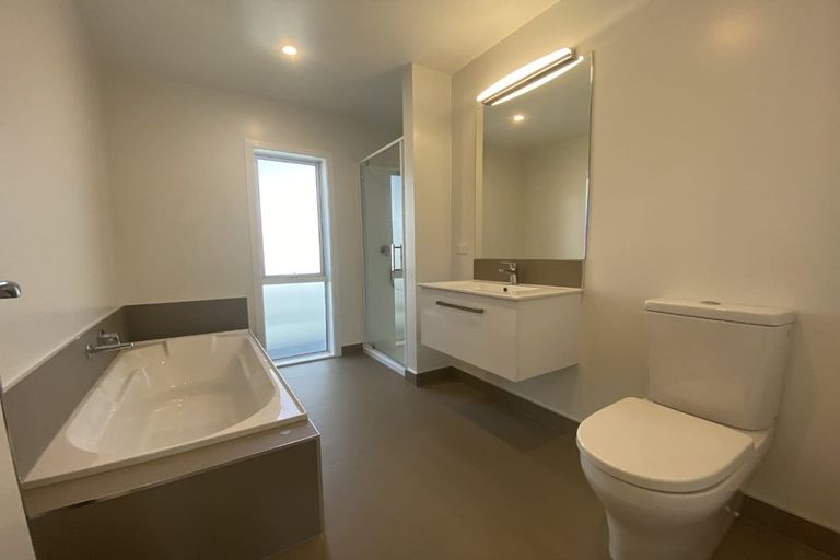 Photo of property in 12 Promontory Crescent, Newlands, Wellington, 6037