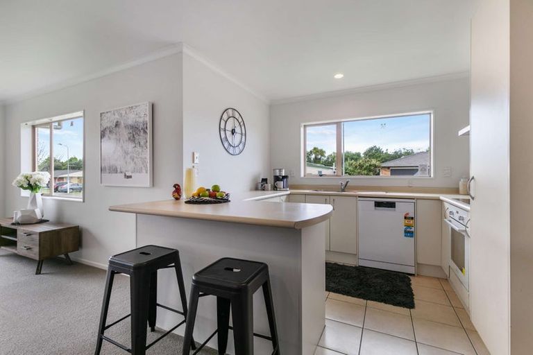 Photo of property in 9 Neesons Way, Glendene, Auckland, 0602