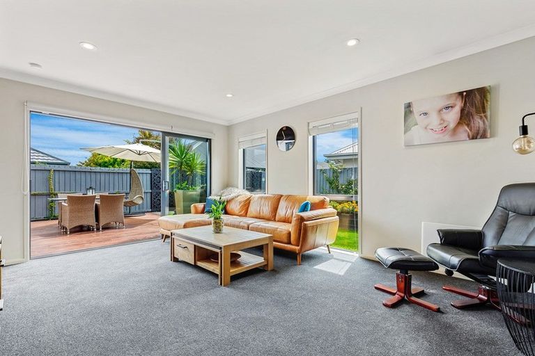 Photo of property in 8 Milkers Gate, Parklands, Christchurch, 8083