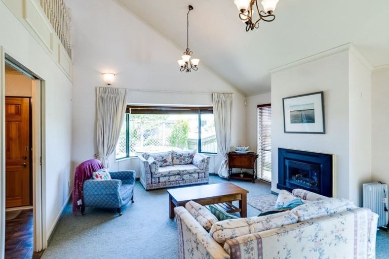 Photo of property in 10 Knightsbridge Place, Taradale, Napier, 4112