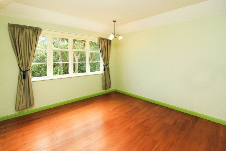 Photo of property in 7 Kaihuia Terrace, Northland, Wellington, 6012