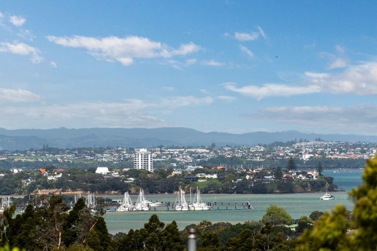 Photo of property in 3/71 Pupuke Road, Northcote, Auckland, 0627