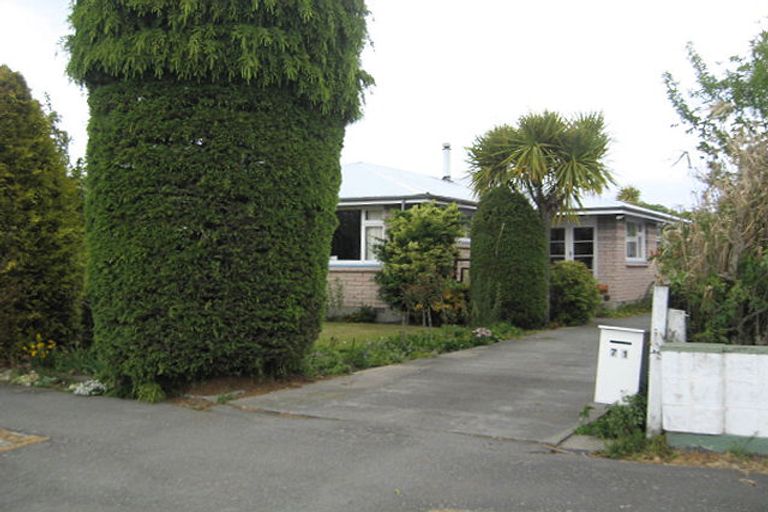 Photo of property in 71 Englefield Road, Northwood, Christchurch, 8051