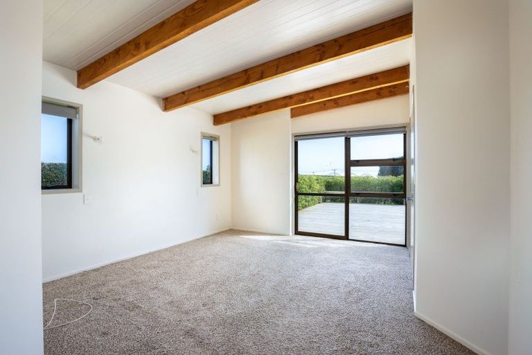 Photo of property in 2 Arthur Road, Paraite, New Plymouth, 4373