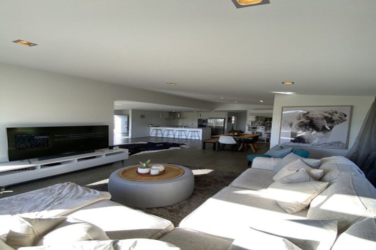 Photo of property in 10 Hoihere Drive, One Tree Point, 0118