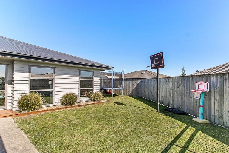 Photo of property in 17 Story Street, Foxton Beach, Foxton, 4815