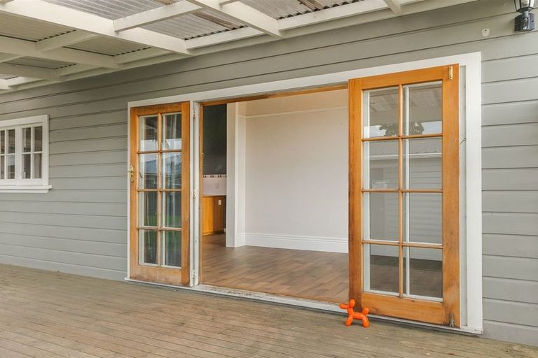 Photo of property in 9 Queen Street, Westport, 7825