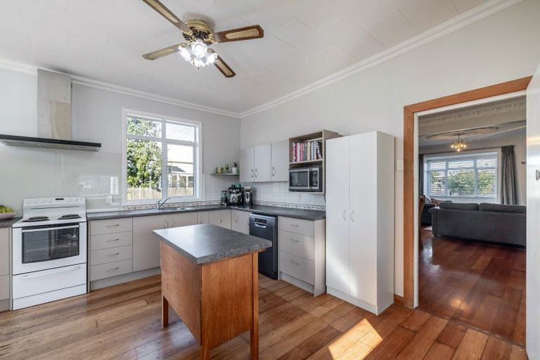 Photo of property in 5 Perrin Place, Kelvin Grove, Palmerston North, 4414