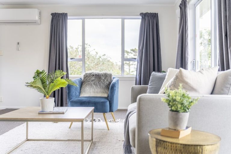 Photo of property in 9 Omega Street, Newlands, Wellington, 6037