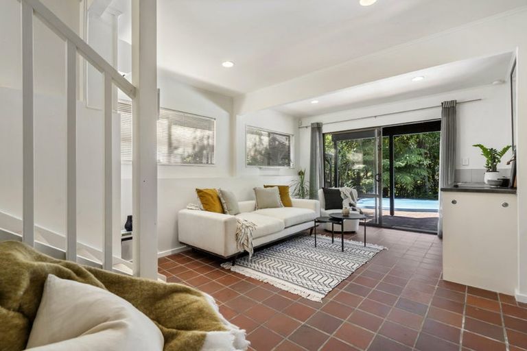 Photo of property in 22 Hebe Place, Birkenhead, Auckland, 0626