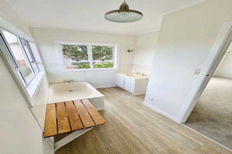 Photo of property in 530 Beach Road, Murrays Bay, Auckland, 0630
