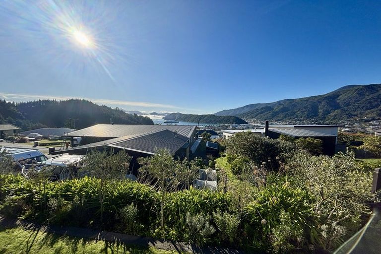 Photo of property in 33 Harbour View Heights, Picton, 7220