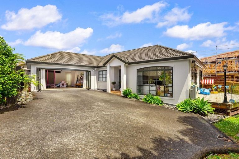 Photo of property in 12a Renata Crescent, Te Atatu Peninsula, Auckland, 0610