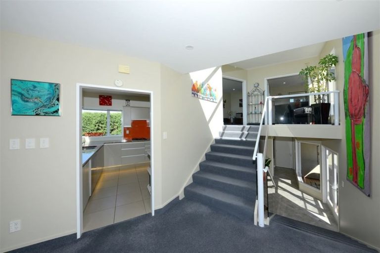 Photo of property in 2/11 Belleview Terrace, Mount Pleasant, Christchurch, 8081