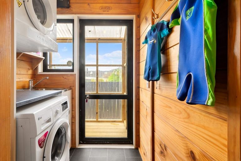 Photo of property in 210 Queens Drive, Lyall Bay, Wellington, 6022