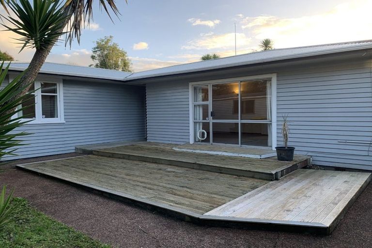 Photo of property in 50 Edmonton Road, Henderson, Auckland, 0612