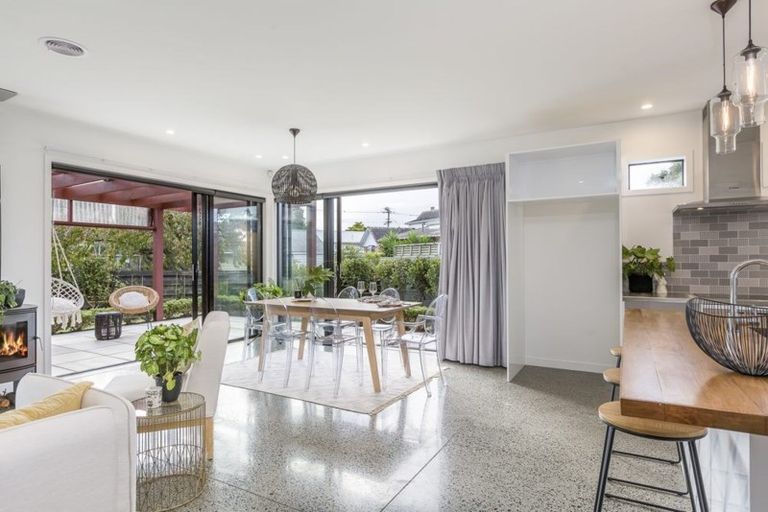 Photo of property in 44 Taikata Road, Te Atatu Peninsula, Auckland, 0610