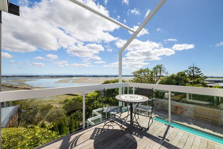 Photo of property in 12 Balmoral Lane, Redcliffs, Christchurch, 8081