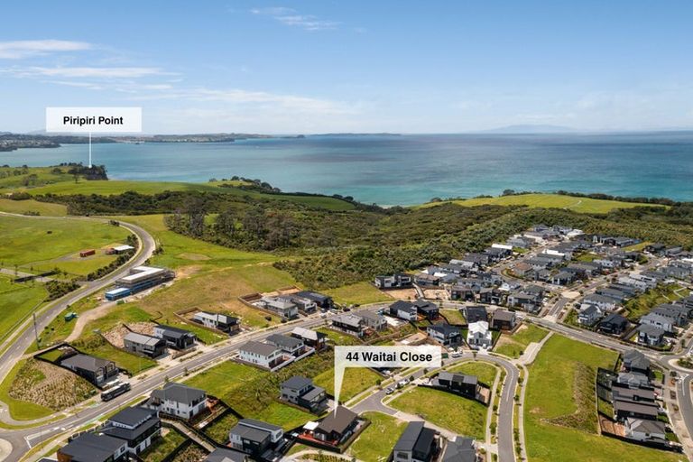Photo of property in 44 Waitai Close, Long Bay, 0630
