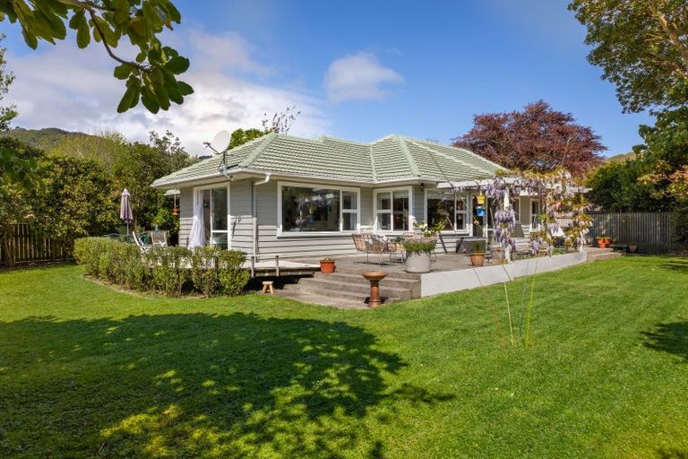 Photo of property in 53 Karu Crescent, Waikanae, 5036