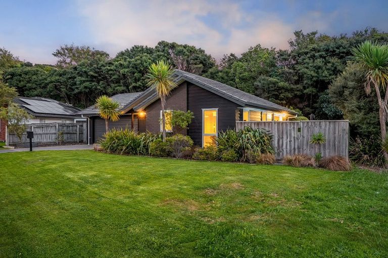 Photo of property in 1 Banks Boulevard, Whitby, Porirua, 5024