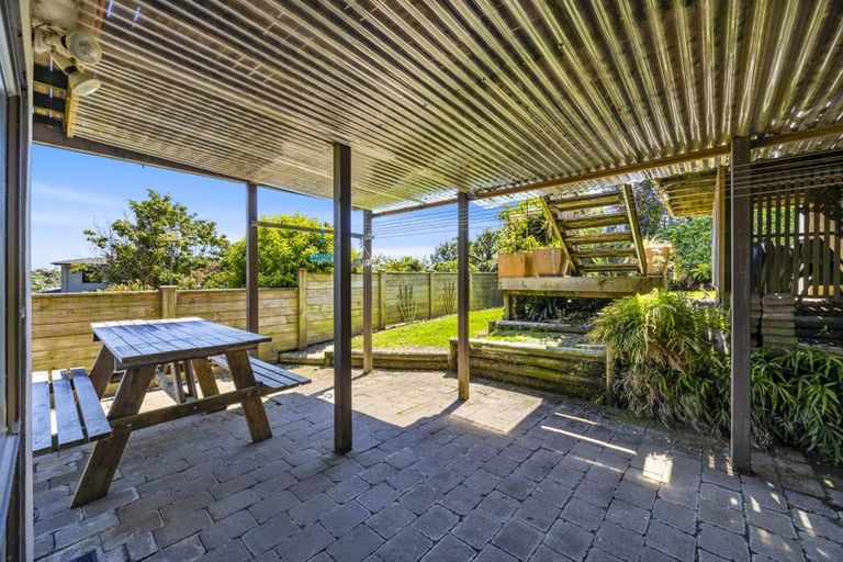 Photo of property in 4 Mellons Bay Road, Howick, Auckland, 2014