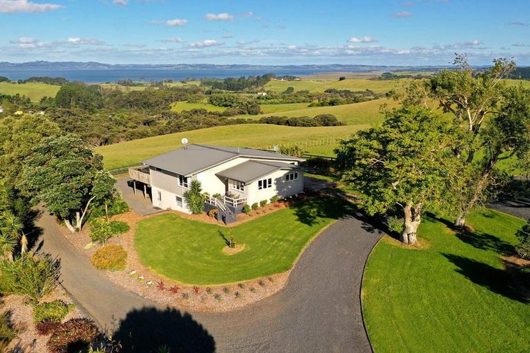 Photo of property in 79 Fuller Road, South Head, Helensville, 0874