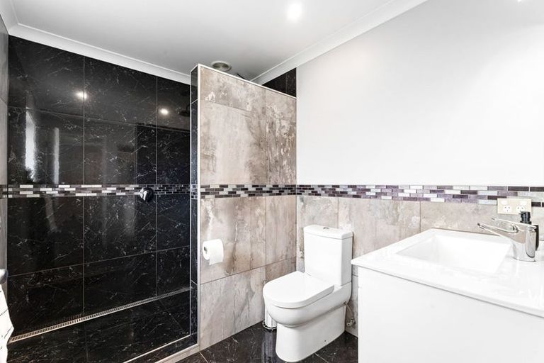 Photo of property in 23 Kahika Grove, Huapai, Kumeu, 0810