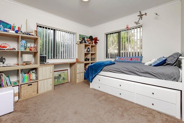 Photo of property in 121 Keri Vista Rise, Papakura, 2110