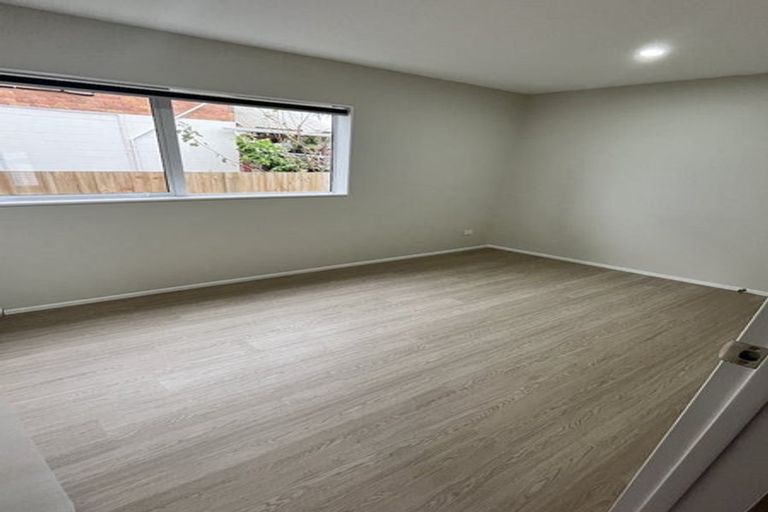 Photo of property in 28d Halberg Street, Glenfield, Auckland, 0629