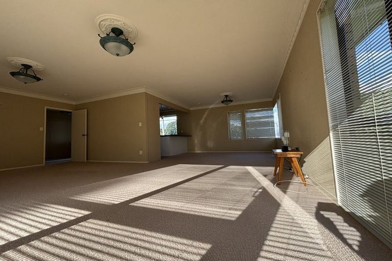 Photo of property in 33 Carnoustie Drive, Wattle Downs, Auckland, 2103